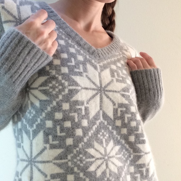 Angora Soft Snowflake Winter V-Neck Sweater - Picture 3 of 8